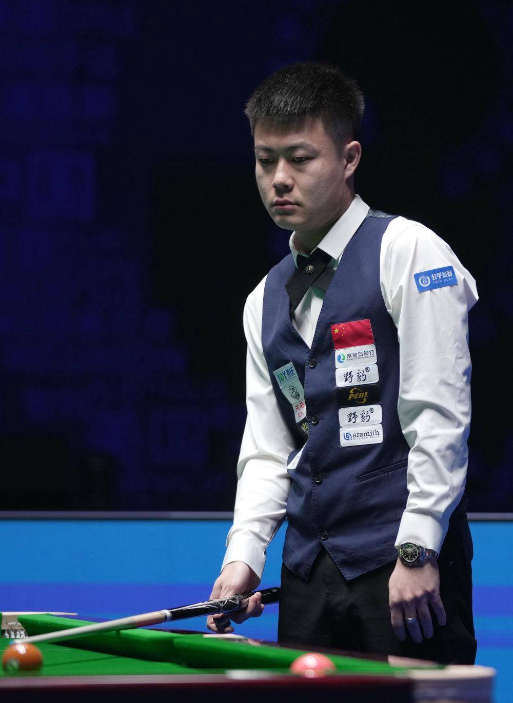 库里先手牵 库里先手牵